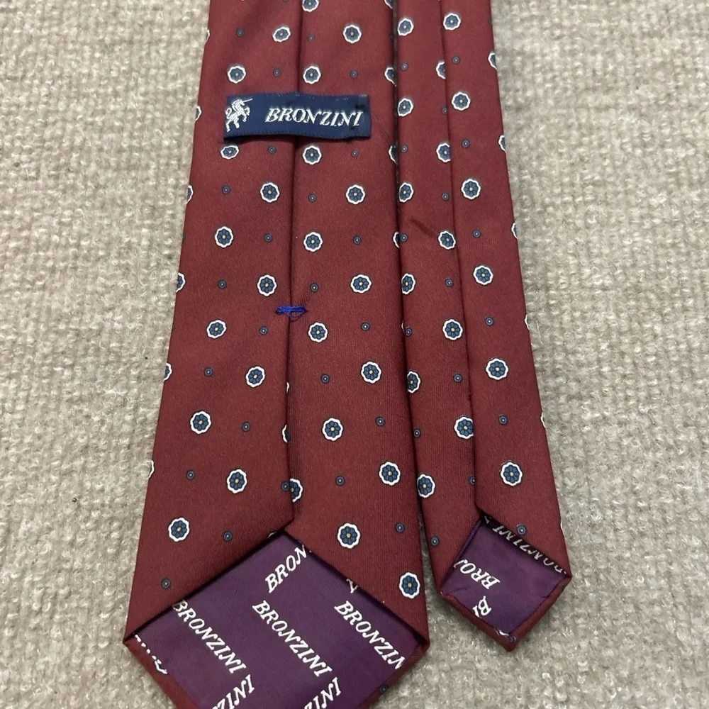 Elegant Burgundy Patterned Tie